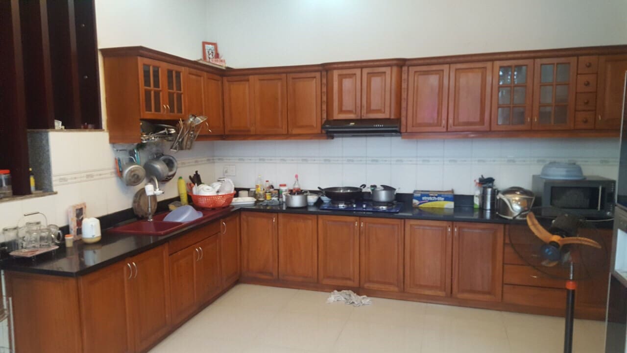 tủ bếp inox vân gỗ